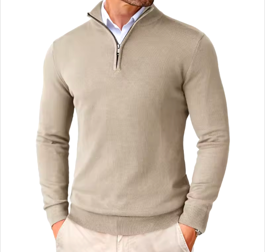 Golf jumper in light beige knit with long sleeves, ribbed cuffs and hem, and a short quarter-zip collar