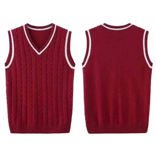 Golf sweater vest in burgundy knit with a cable pattern, white-trimmed V-neck and sleeveless ribbed edges